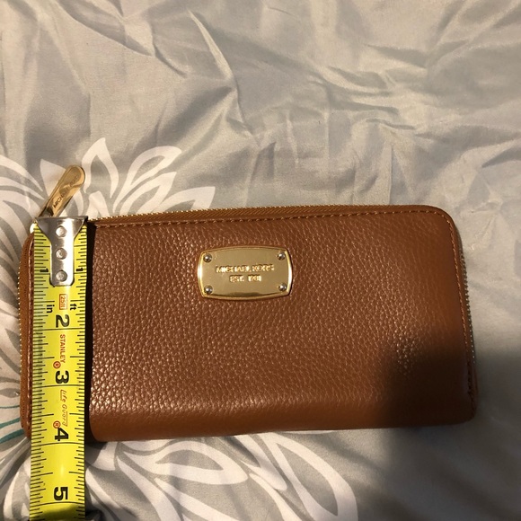 Michael Kors long wallet. - Picture 6 of 6